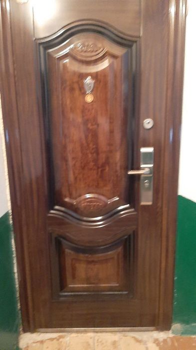 Продается 2 комнатная квартира, на 5/1. Этаж 2.