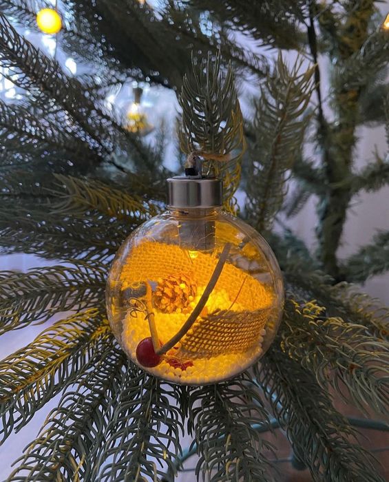 Гирлянды, игрушки на ёлку