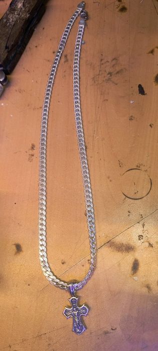 Сребърен синджир със медальон или кръст