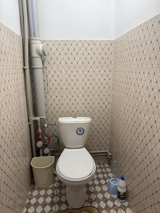 15мкр 1эт 2ком продается