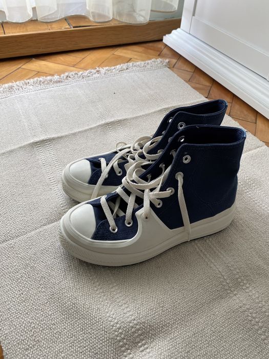 Converse alb si bleumarin