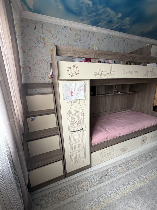 Двухьярусная кровать