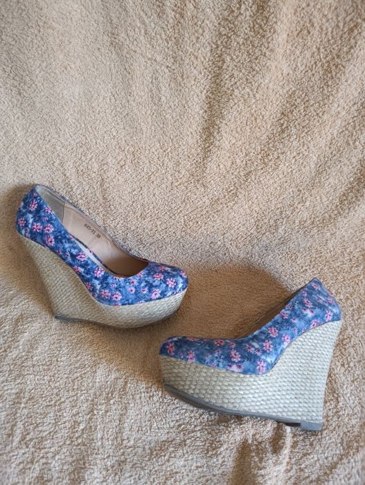 Разгружаю шкаф с обувью