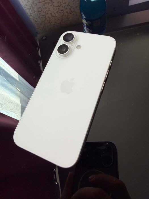 Телефон Iphone 16 128GB цвят бял
