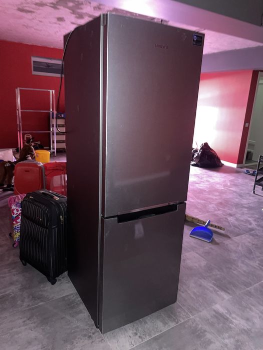 Холодильник Samsung