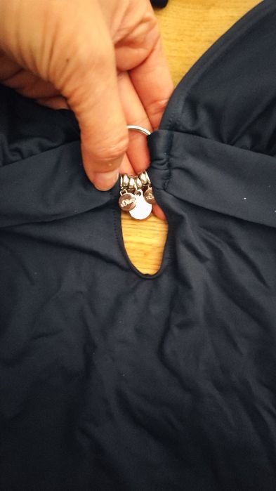 Бански различни и Парео дантела .