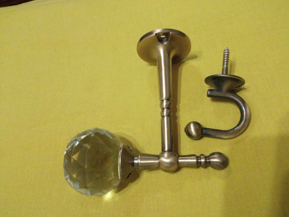 Elit pardalar uchun ilgaklar komlekti juda mustahkam ishlangan .