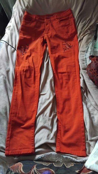 Продам красные брюки 42-44 р-р