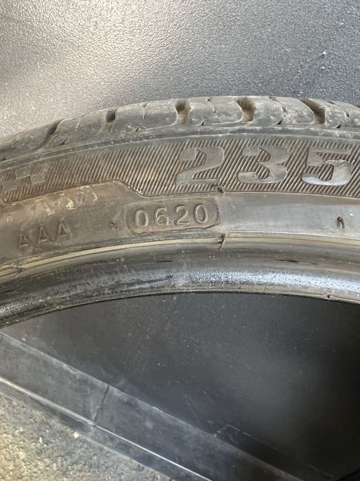 235/35 19 балон б/у в хорошем состоянии