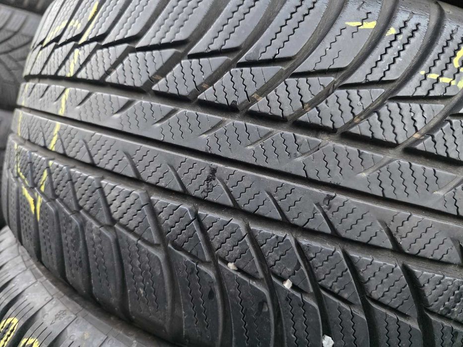 4бр Зимни гуми 215 55 17 - Bridgestone