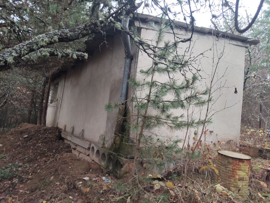 Вила с двор в Нови Искър