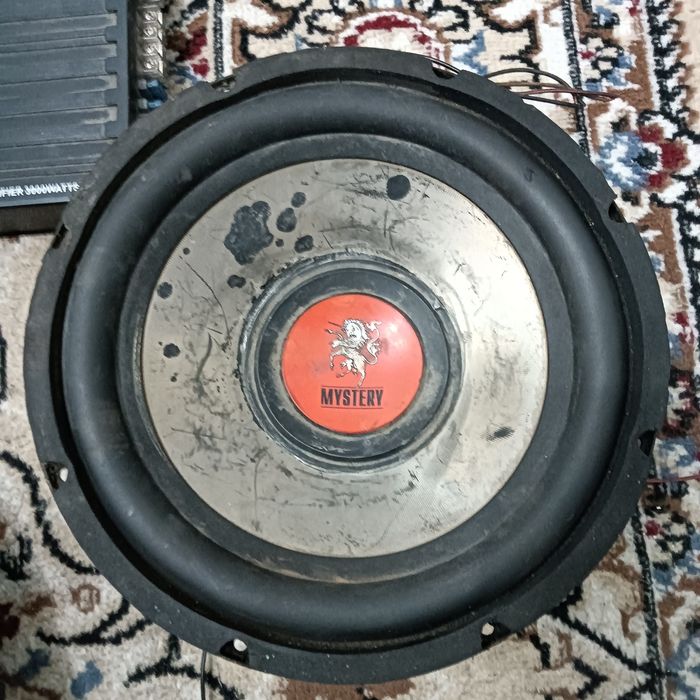 Продам усилок с динамиком