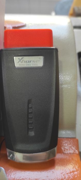 Kalit yasash apparatlari sotiladi Mashinalarga chipli kalit yasaydigan