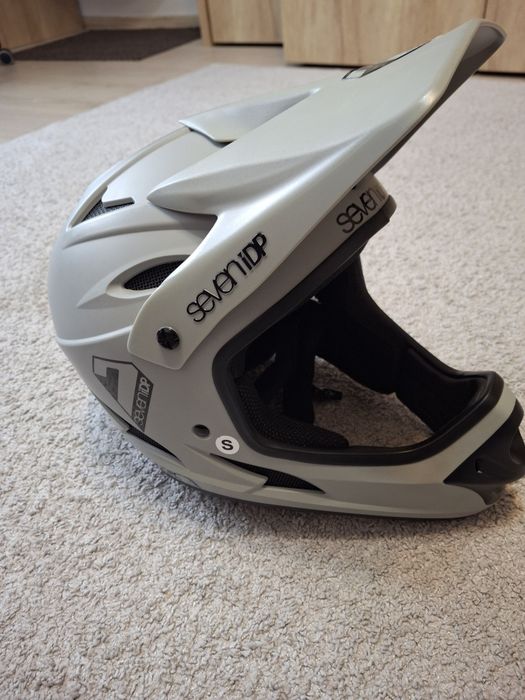 Casca downhill SEVEN