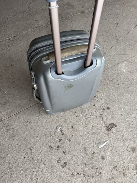 Чемодан  болшой и средний