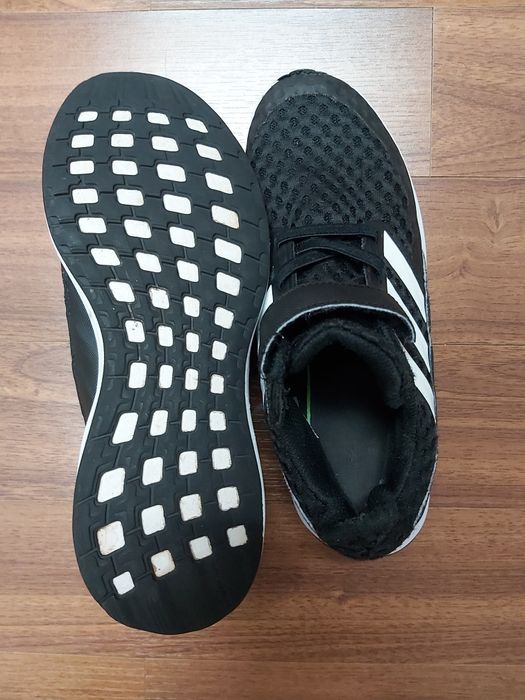 Продам кроссовки Адидас на мальчика