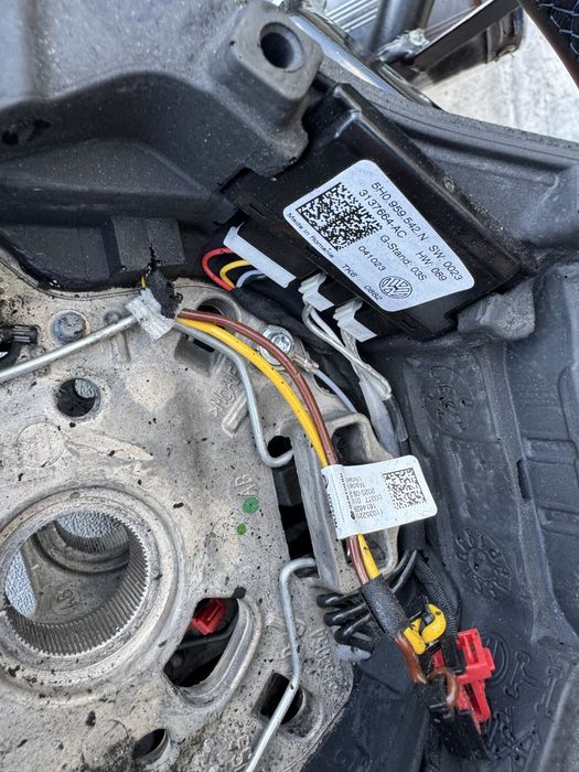 Два броя Волани VW