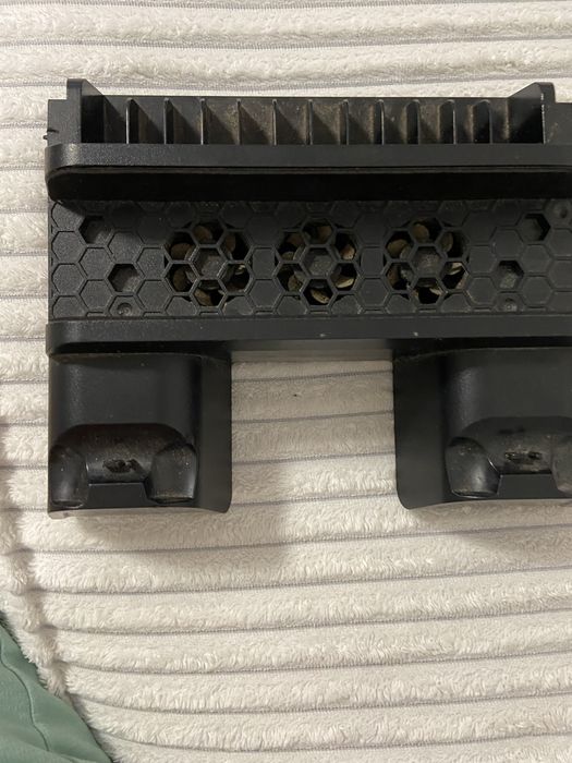 Vand ps4 cu 2 console 9 jocuri racirot cu fifa 2026  gta ufc box si in ca 7 jocuri ps ul merge foarte bine e in stare perfecta