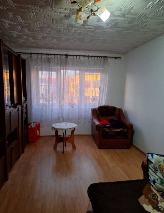 Vand apartament 2 camere.