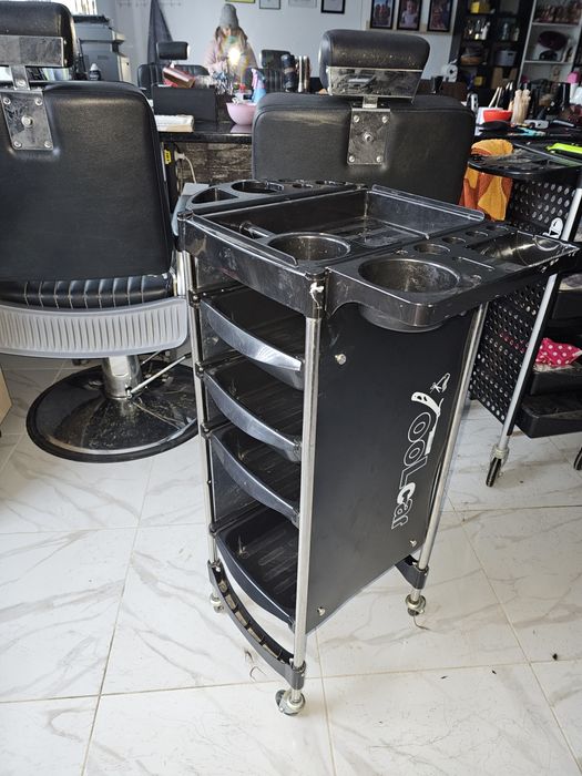 Ucenic coafor intretinut