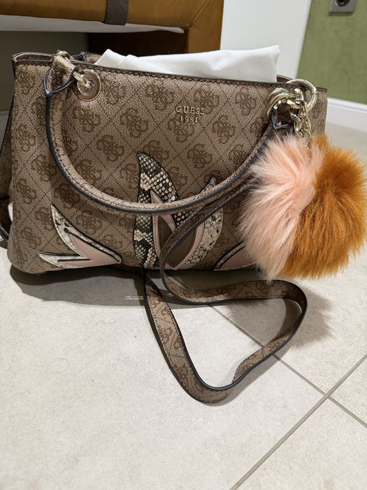 Кафява чанта Guess