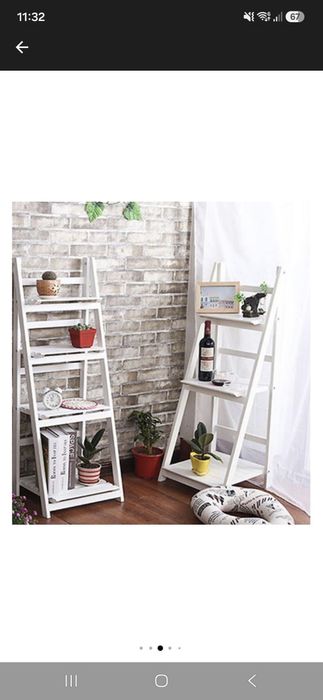 Etajera tip scara