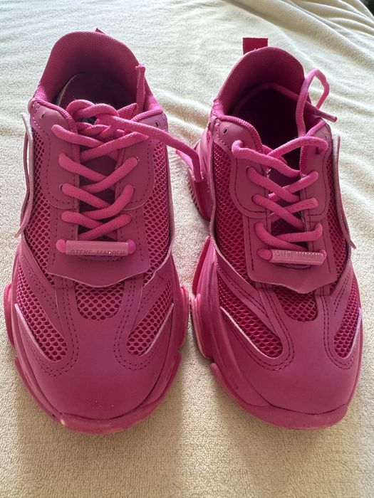 Маратонки Nike Air Max 270 36.5 и Steve Madden fuchsia фуксия 37