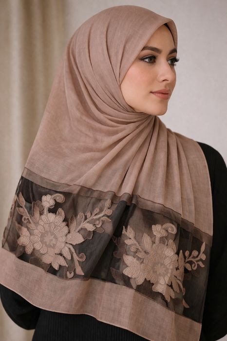 Платья и платок для женщин