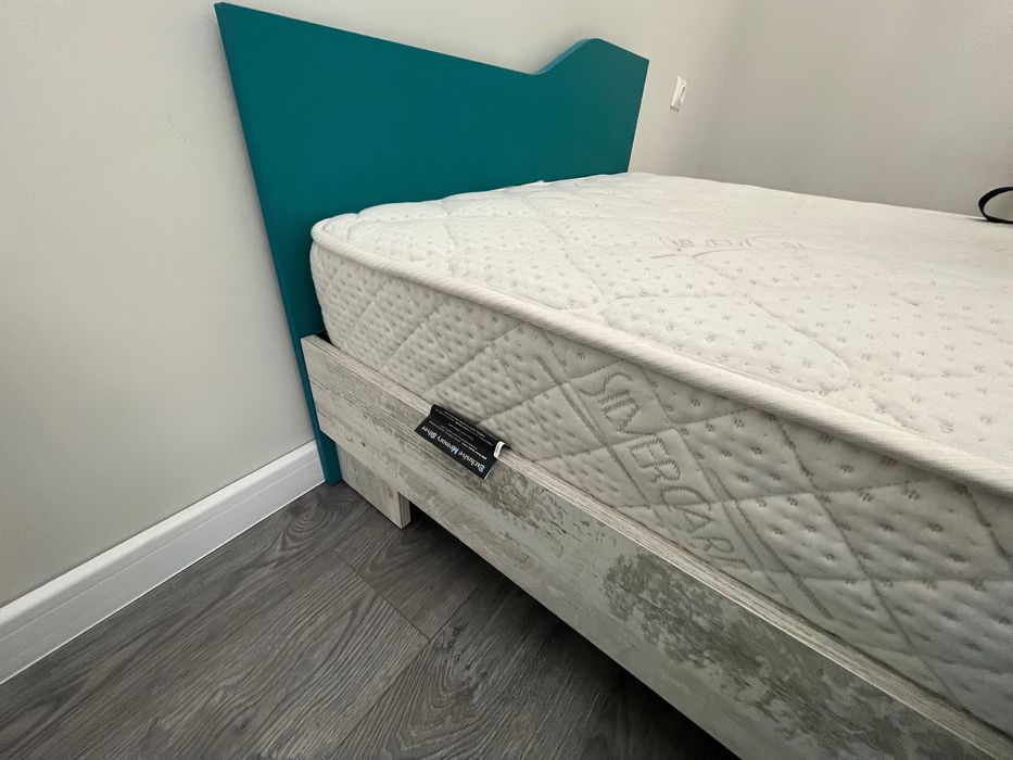 Детска стая ,лелгло,матрак,гардероб,ракличка.