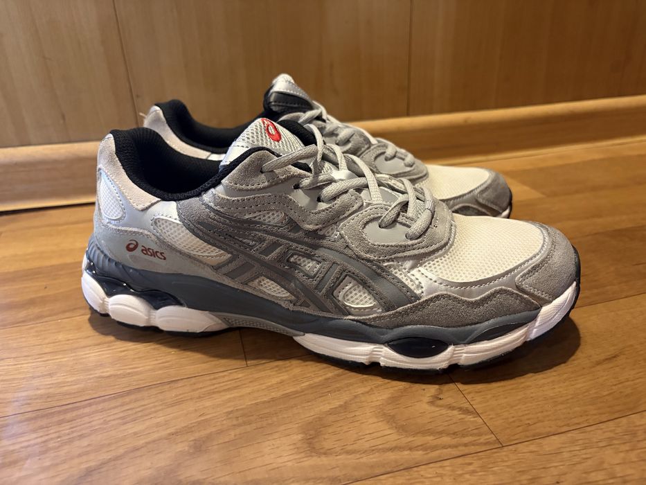 Продам кроссовки asics