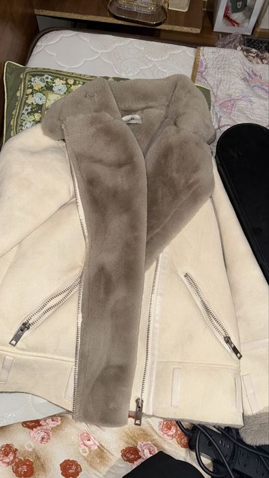 Дубленка теплая купила за 25000 отдам за 14000 носила пару раз