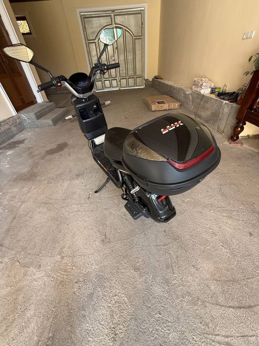 Skuter sotiladi 5ta akumlyatorli obmen bor