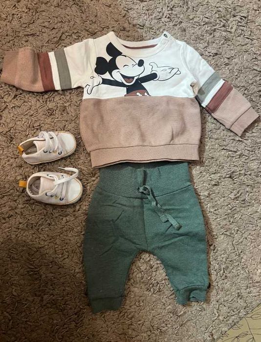 Set costum bebelusi bumbac, marime 62, adidasi, pantaloni si body C&A