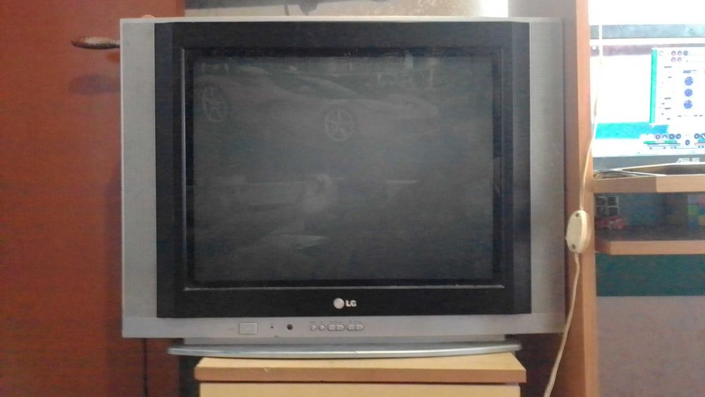 Продам цветной телевизор LG!