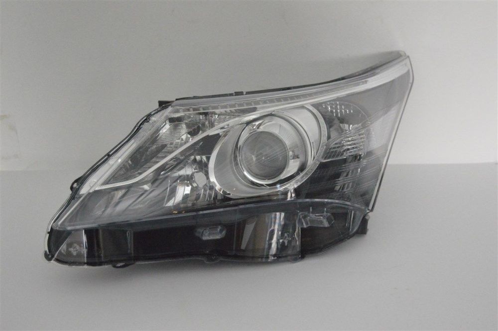 Фара на Тойота Авенсис/Toyota Avensis 2012