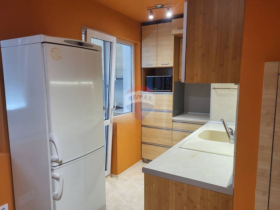 Дава се под наем Двустаен апартамент в Варна, Цветен квартал - 73 кв.м за 561 € - Снимка #1