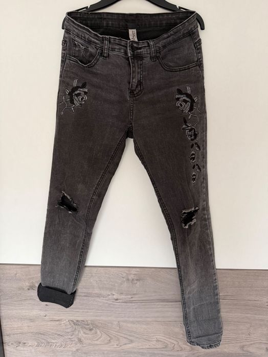 Дамски дънки с бродерия / М размер