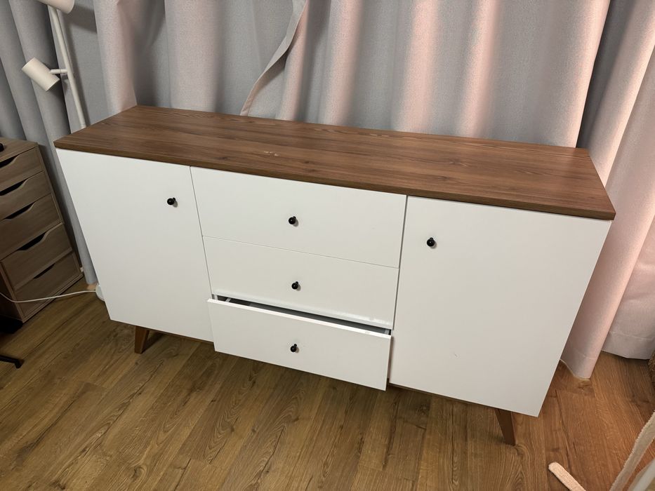 Шкаф / скрин за дрехи