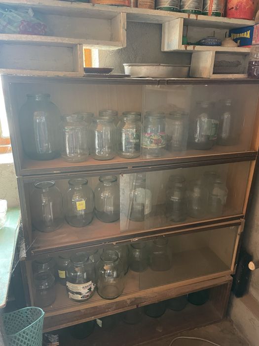 Продам сундук, полки, двери и шкафы