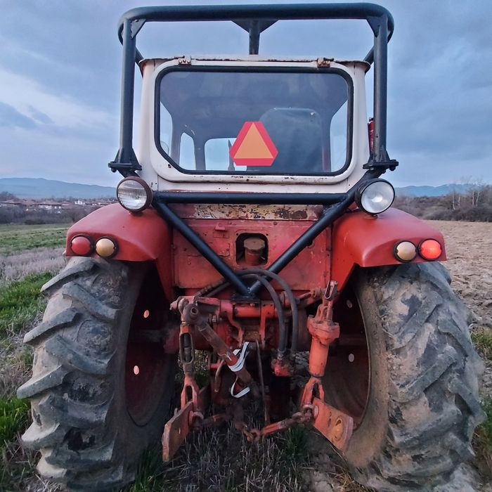 Продавам трактор ЮМЗ