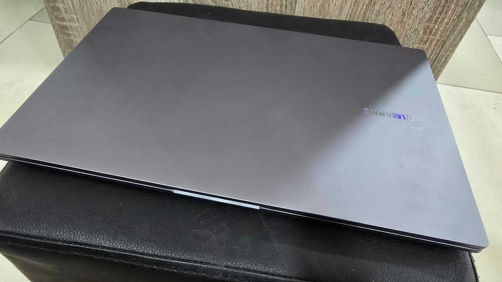 Лаптоп Samsung Galaxy Book4 15.6" i5-1335U 256 SSD / 8 RAM