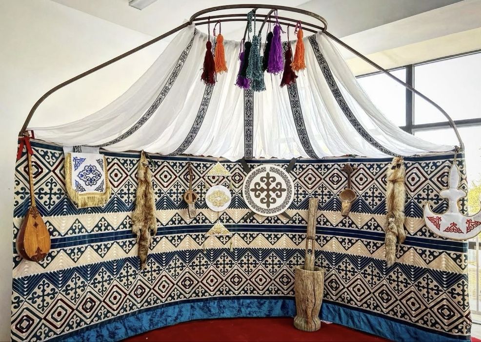 Шанырак юрта киіз үй газон