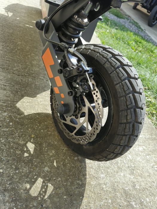 Vând trotinetă electrică KuKirin G2 – An fabr 2025, 465 km