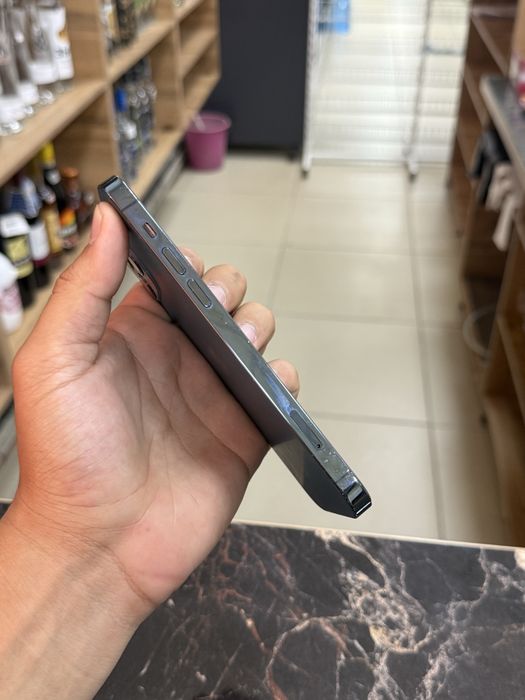 iphone 12 pro в средним состояний