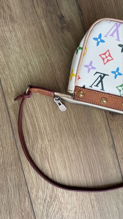 Geanta umar Louis vuitton