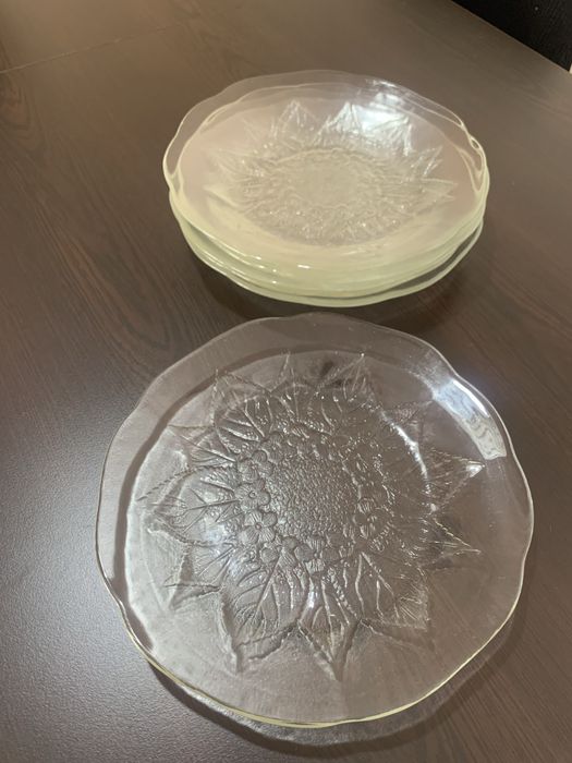 Красиви стъклени чинийки-като нови