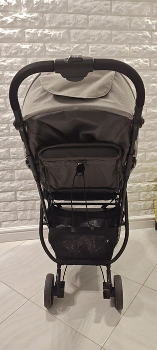 Продам детскую прогулочную коляску