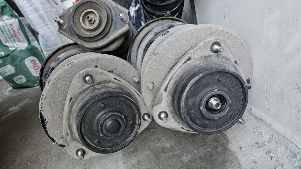 Продам амортизаторы в сборе