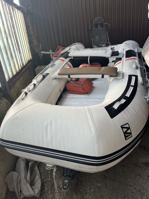 Лодка-3,60 м с четиритактов двигател ““Tohatsu“-9,8 коня къс ботуш