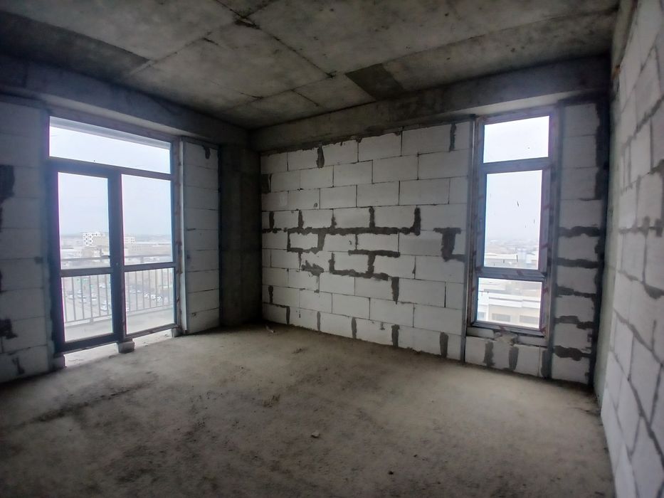 Срочно ПРОДАЁТСЯ 2х комнатная квартира на 8 этаже орр Бухара сити